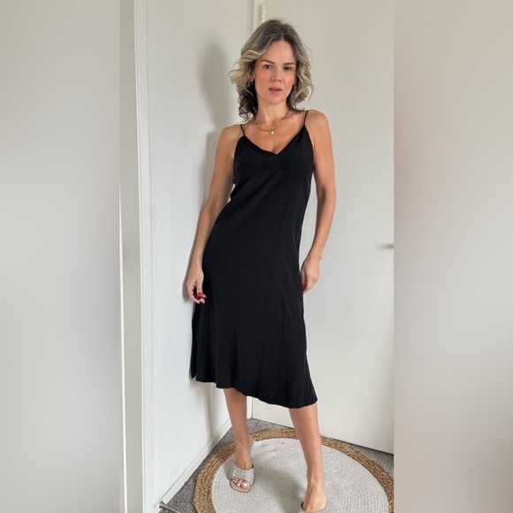 Cuyana Silk Slip Dress Black - Picture 4 of 17